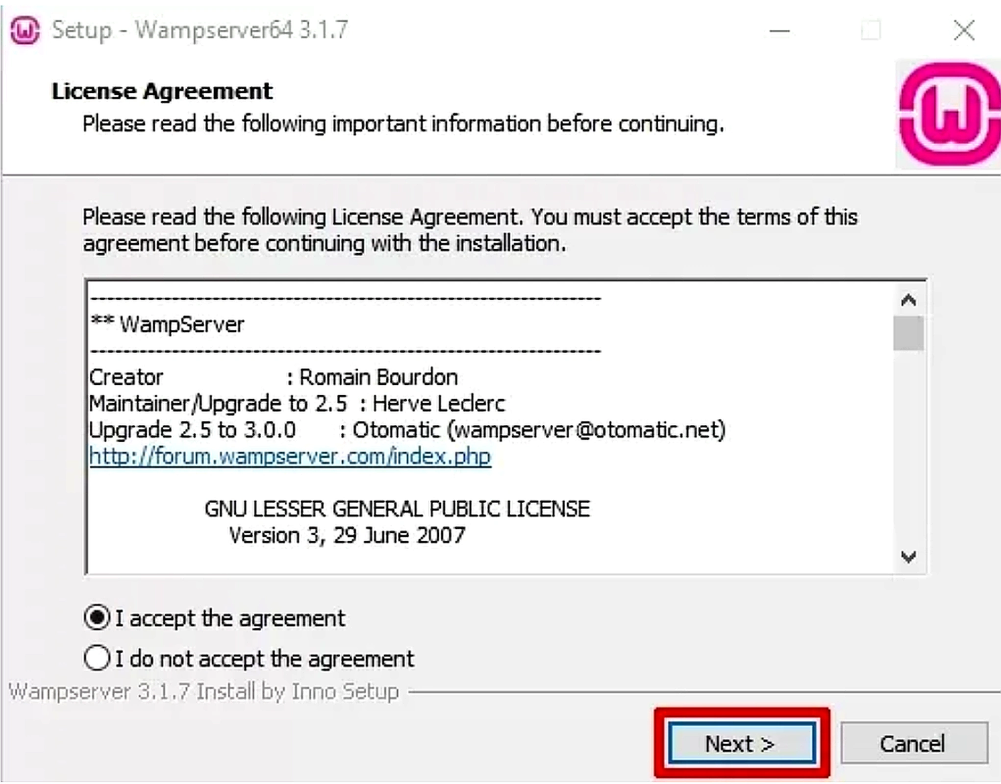 WAMP Server installation license agreement screen with accept agreement option
